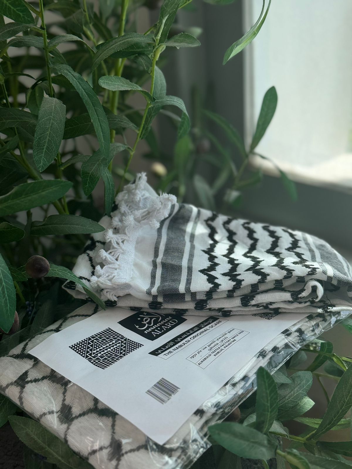 Al'Ard Black and white Wishah (Scarf) (Made in Palestine)